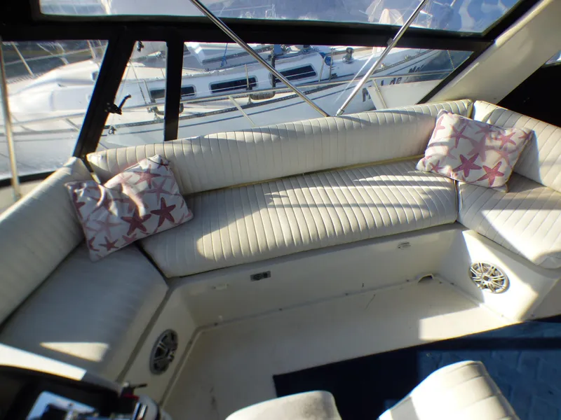 1985 Carver 36 Mariner