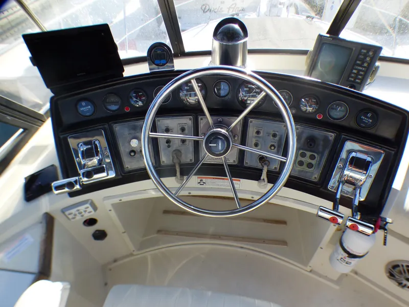 1985 Carver 36 Mariner