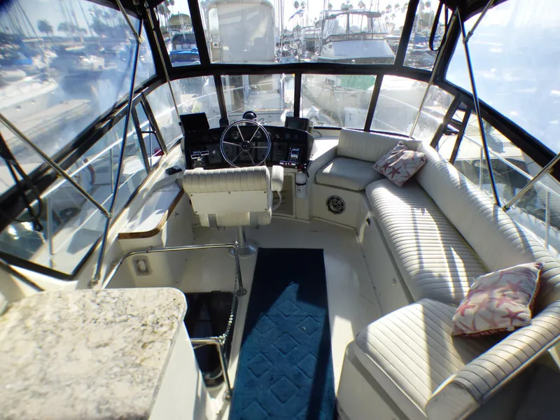 1985 Carver 36 Mariner