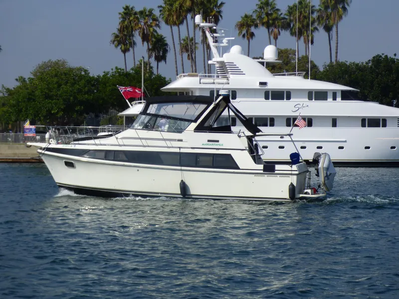 1985 Carver 36 Mariner