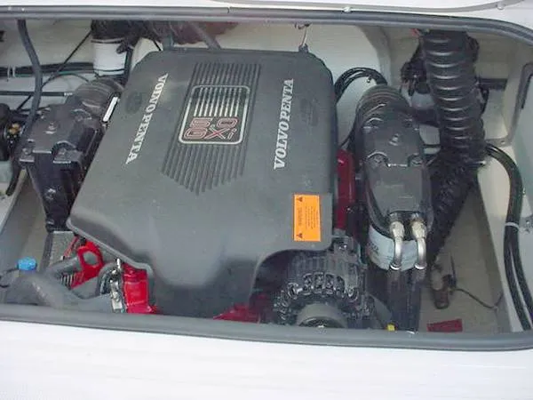 2003 Regal Commodore 2465