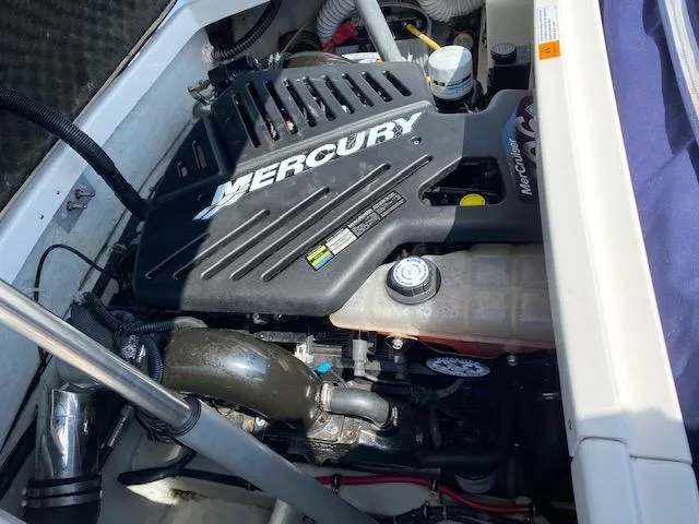 2004 Chris-Craft Corsair 25 engine with Mercury cover.