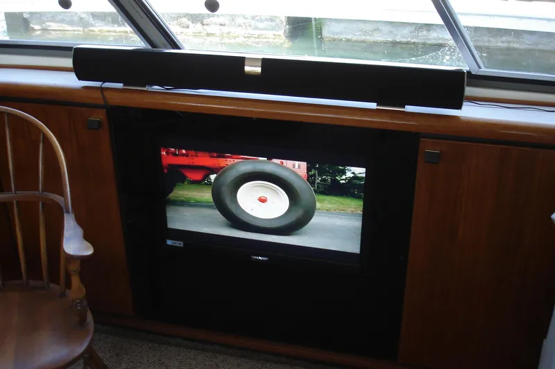 Flat screen TV-Bose Speakers