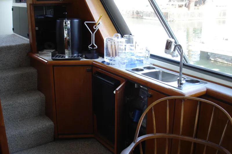 Bar & New Ice maker in main cabin