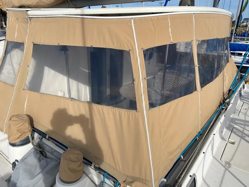 1990 Fountaine Pajot 53