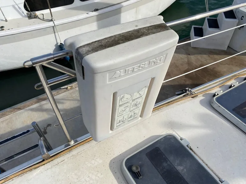 1990 Fountaine Pajot 53