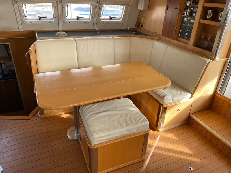 1990 Fountaine Pajot 53