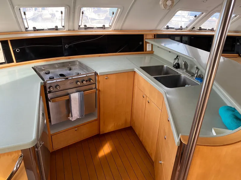 1990 Fountaine Pajot 53
