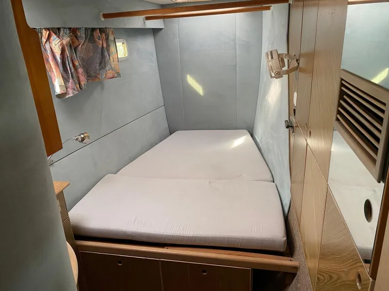 1990 Fountaine Pajot 53