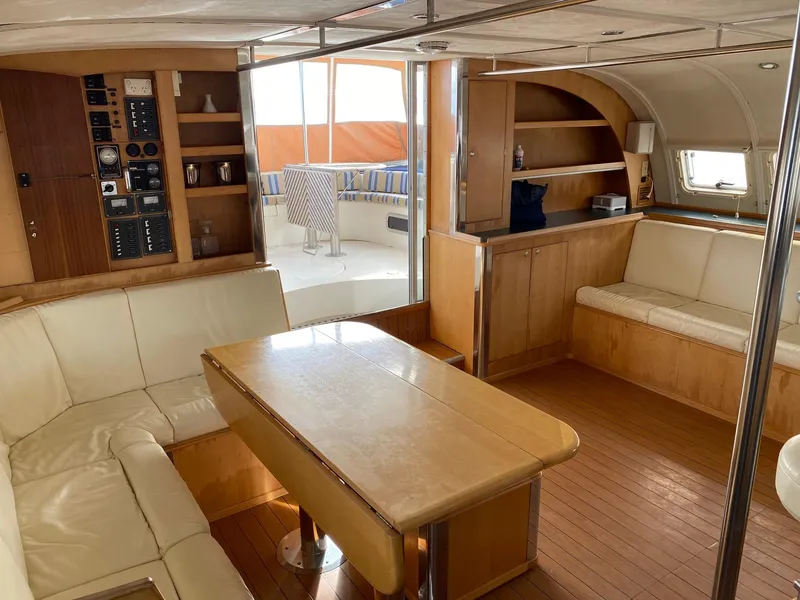 1990 Fountaine Pajot 53