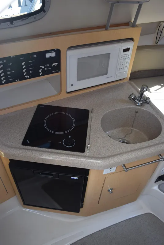 2002 Boston Whaler 275 Conquest