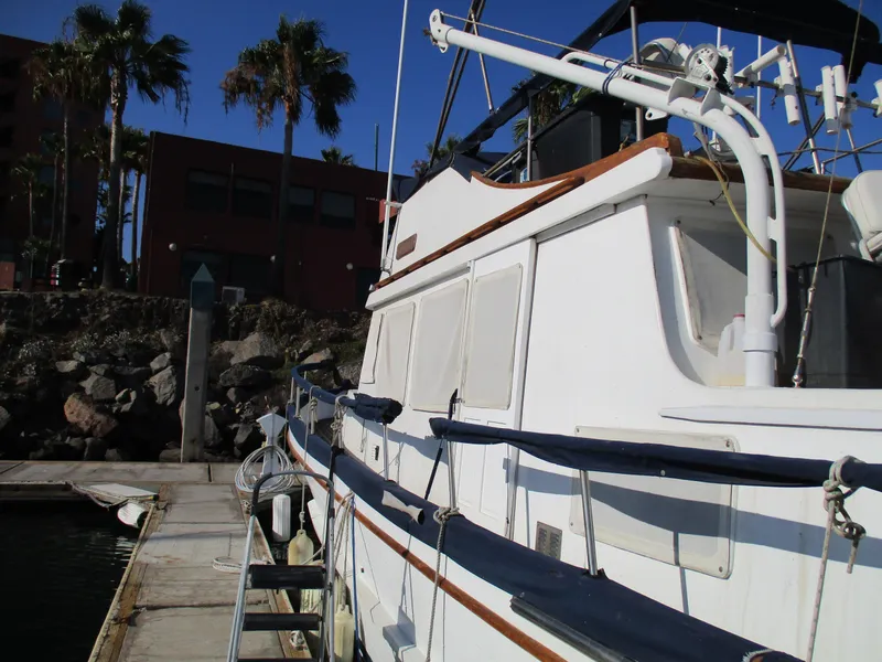 1978 Marine Trader Tri-Cabin