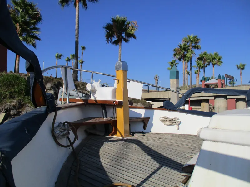 1978 Marine Trader Tri-Cabin