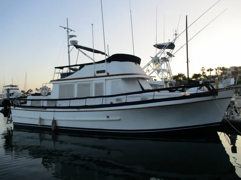 1978 Marine Trader Tri-Cabin
