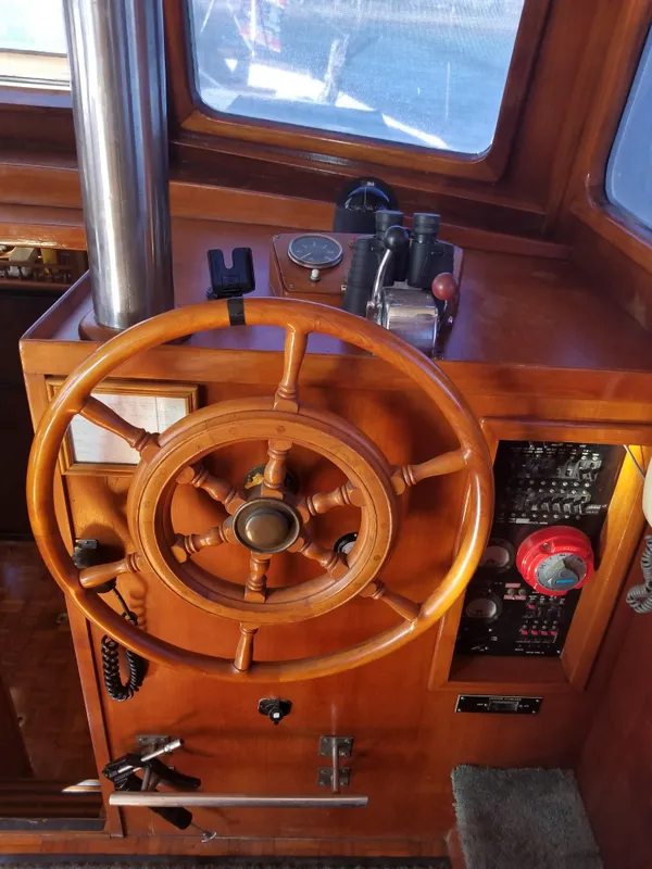 1978 Marine Trader Tri-Cabin