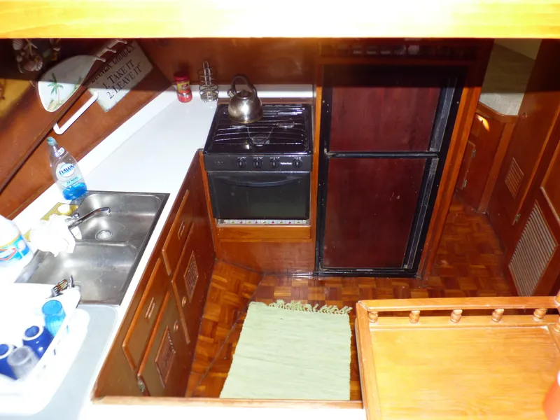 1978 Marine Trader Tri-Cabin