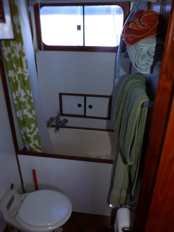 1978 Marine Trader Tri-Cabin