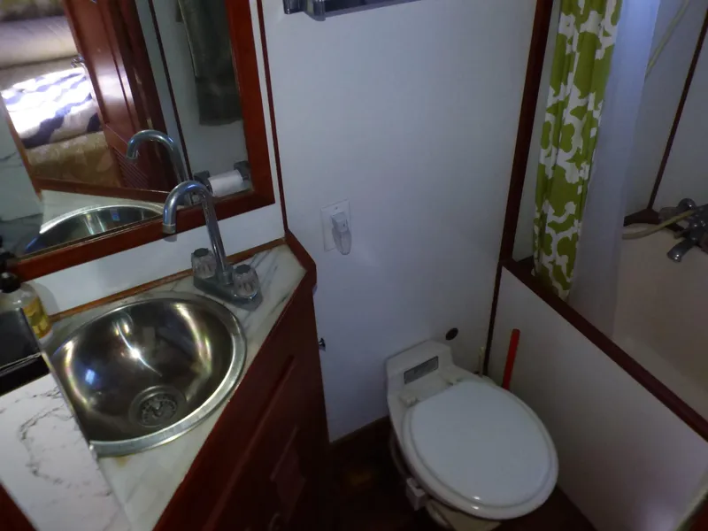 1978 Marine Trader Tri-Cabin