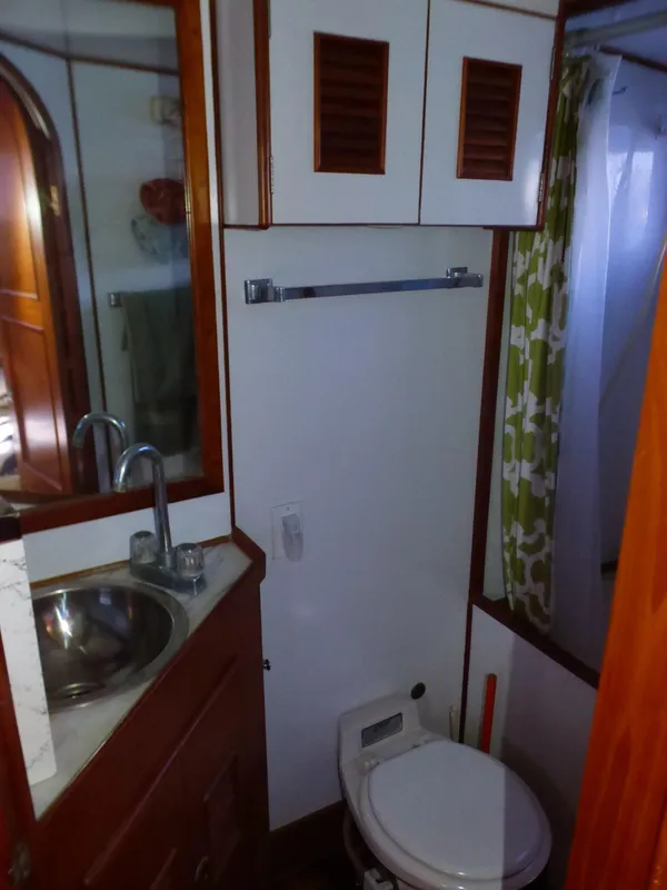 1978 Marine Trader Tri-Cabin