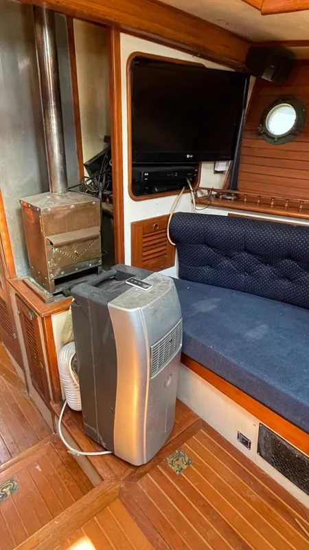 1981 Vagabond Ketch