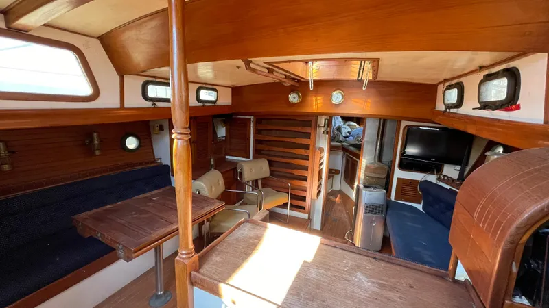 1981 Vagabond Ketch