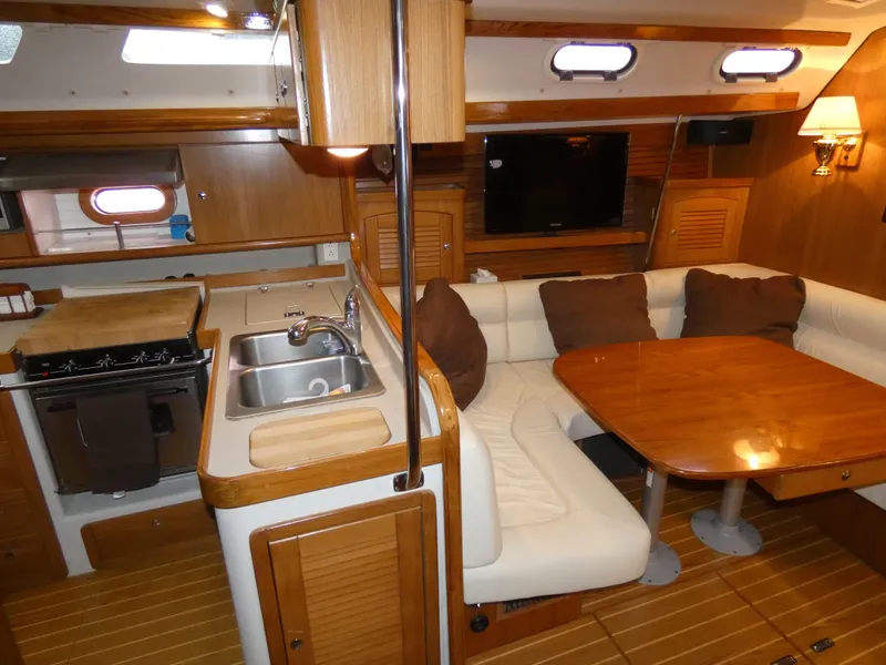 2009 Catalina 470