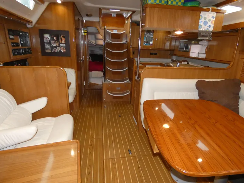 2009 Catalina 470