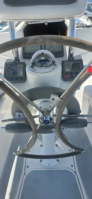 2005 Hunter 33