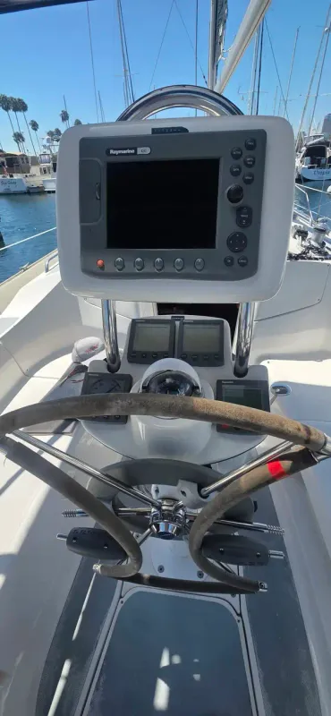 2005 Hunter 33