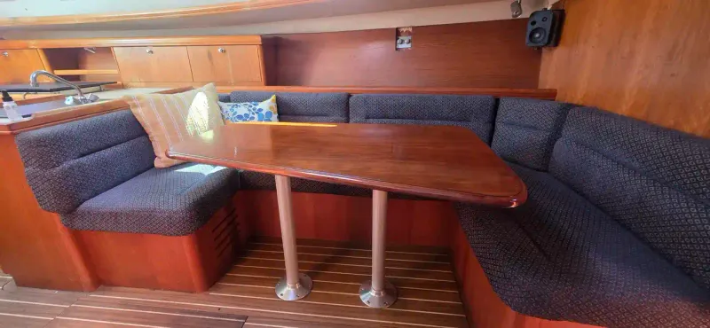 2005 Hunter 33