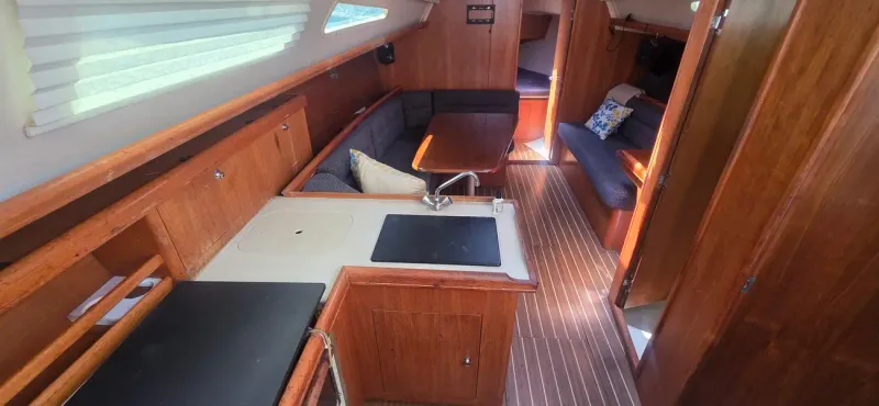2005 Hunter 33