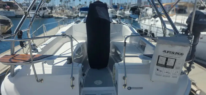 2005 Hunter 33