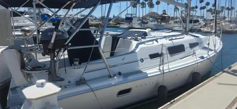 2005 Hunter 33