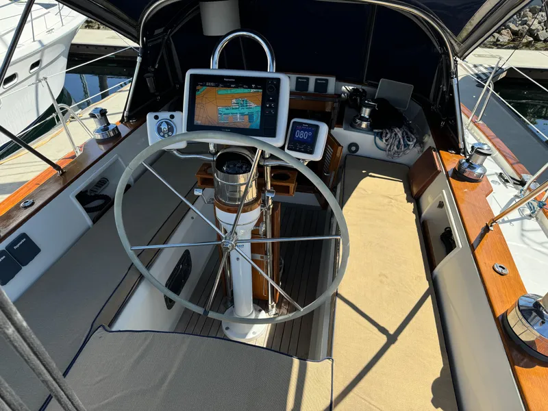 2000 Tayana Center Cockpit