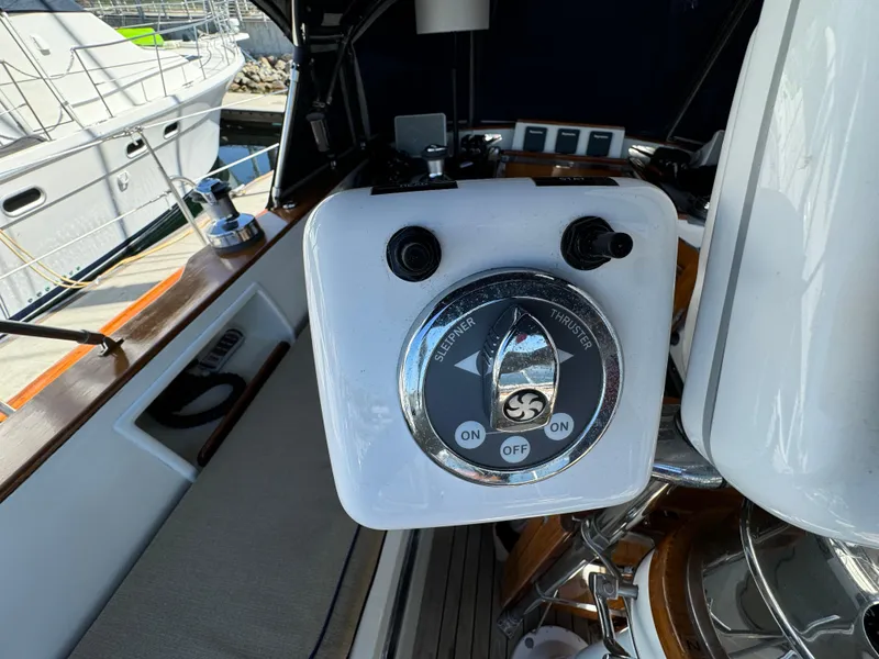 2000 Tayana Center Cockpit