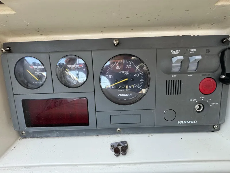 2000 Tayana Center Cockpit