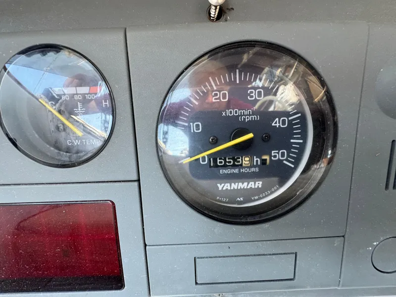 2000 Tayana Center Cockpit