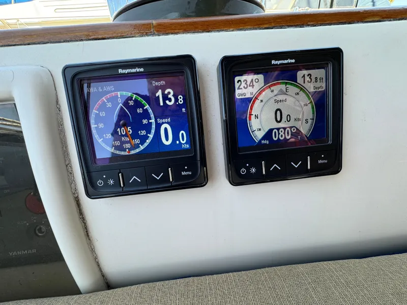 2000 Tayana Center Cockpit