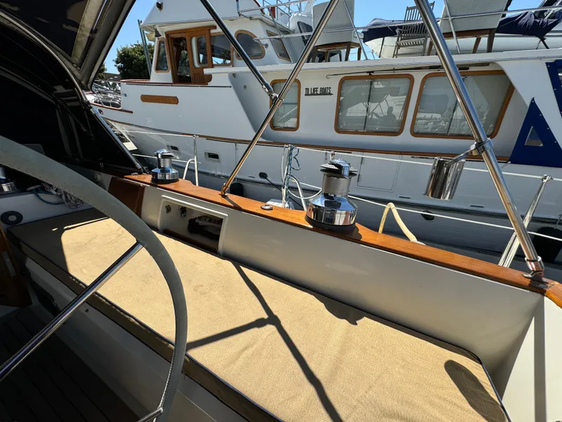 2000 Tayana Center Cockpit