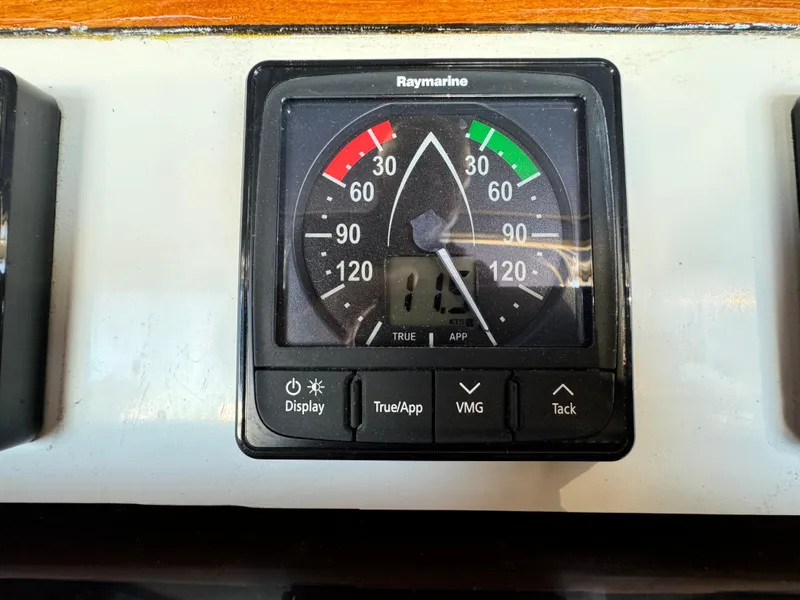 2000 Tayana Center Cockpit
