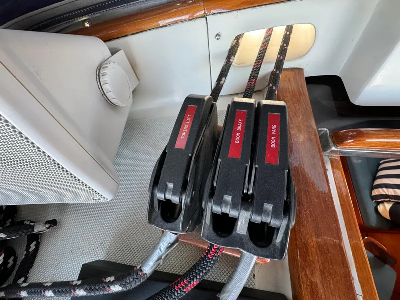 2000 Tayana Center Cockpit