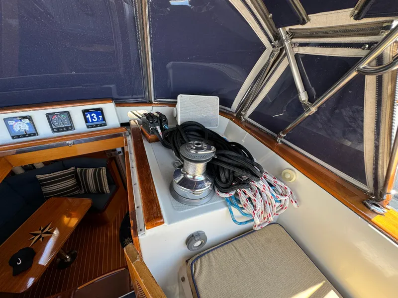 2000 Tayana Center Cockpit