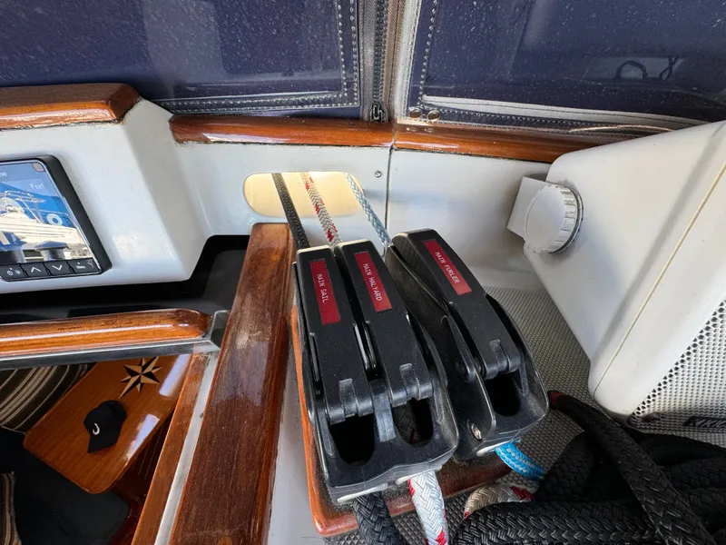 2000 Tayana Center Cockpit