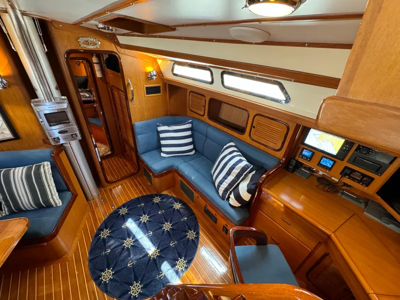 2000 Tayana Center Cockpit