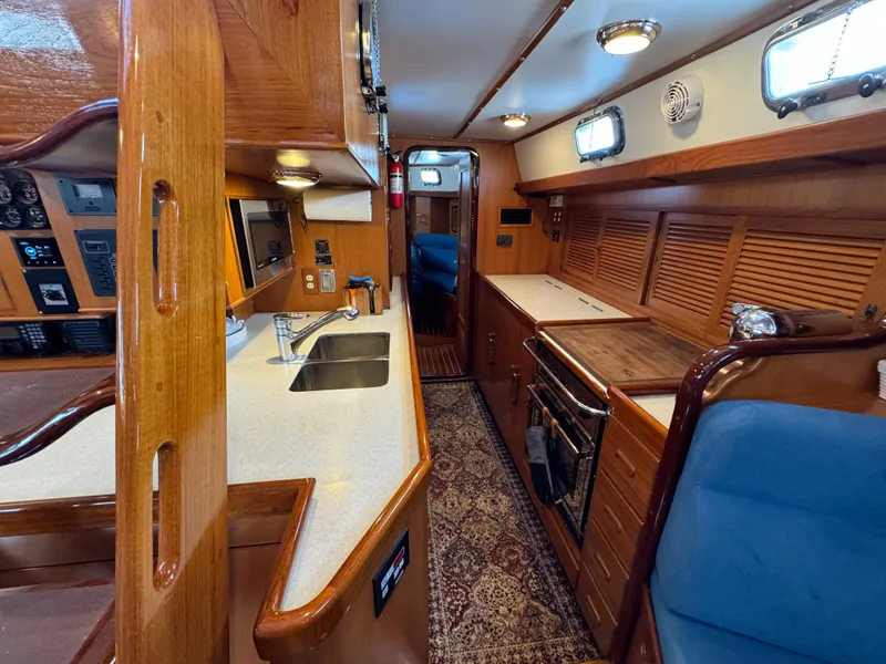 2000 Tayana Center Cockpit