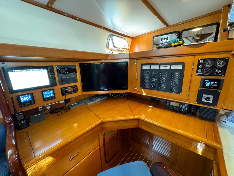 2000 Tayana Center Cockpit