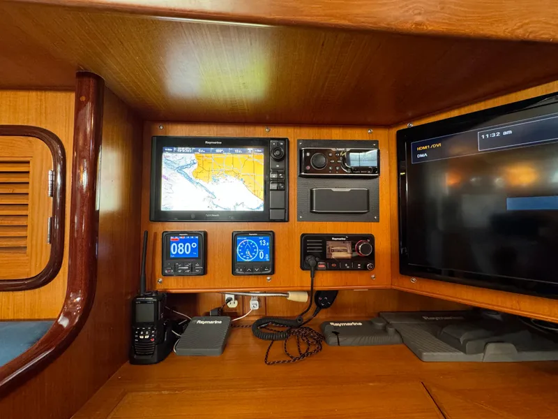 2000 Tayana Center Cockpit