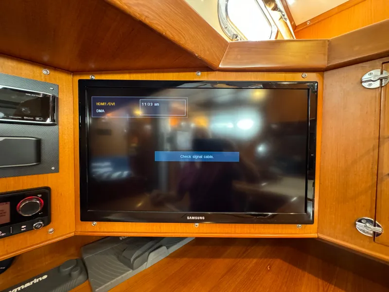 2000 Tayana Center Cockpit