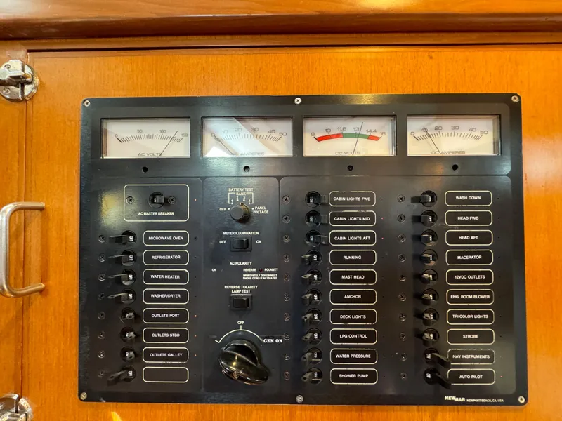 2000 Tayana Center Cockpit