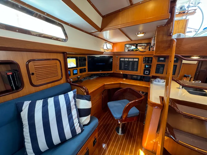 2000 Tayana Center Cockpit